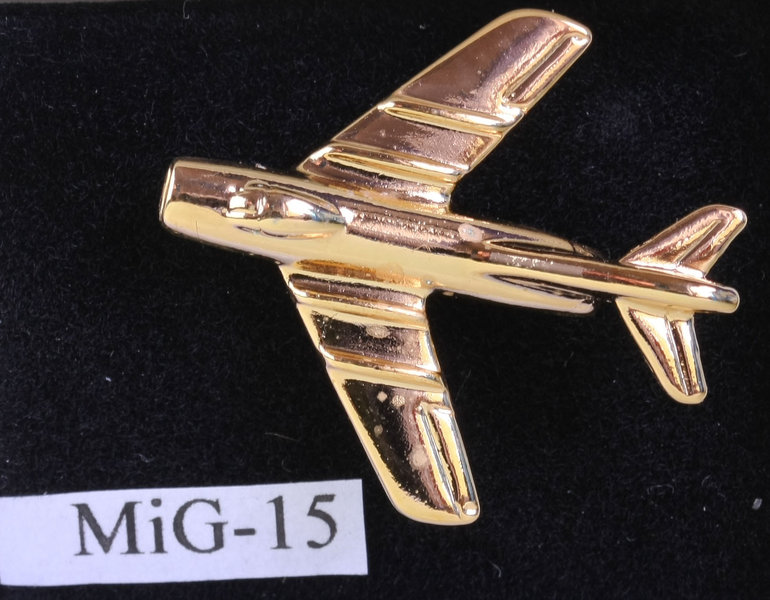 Значок самолет МиГ-15
