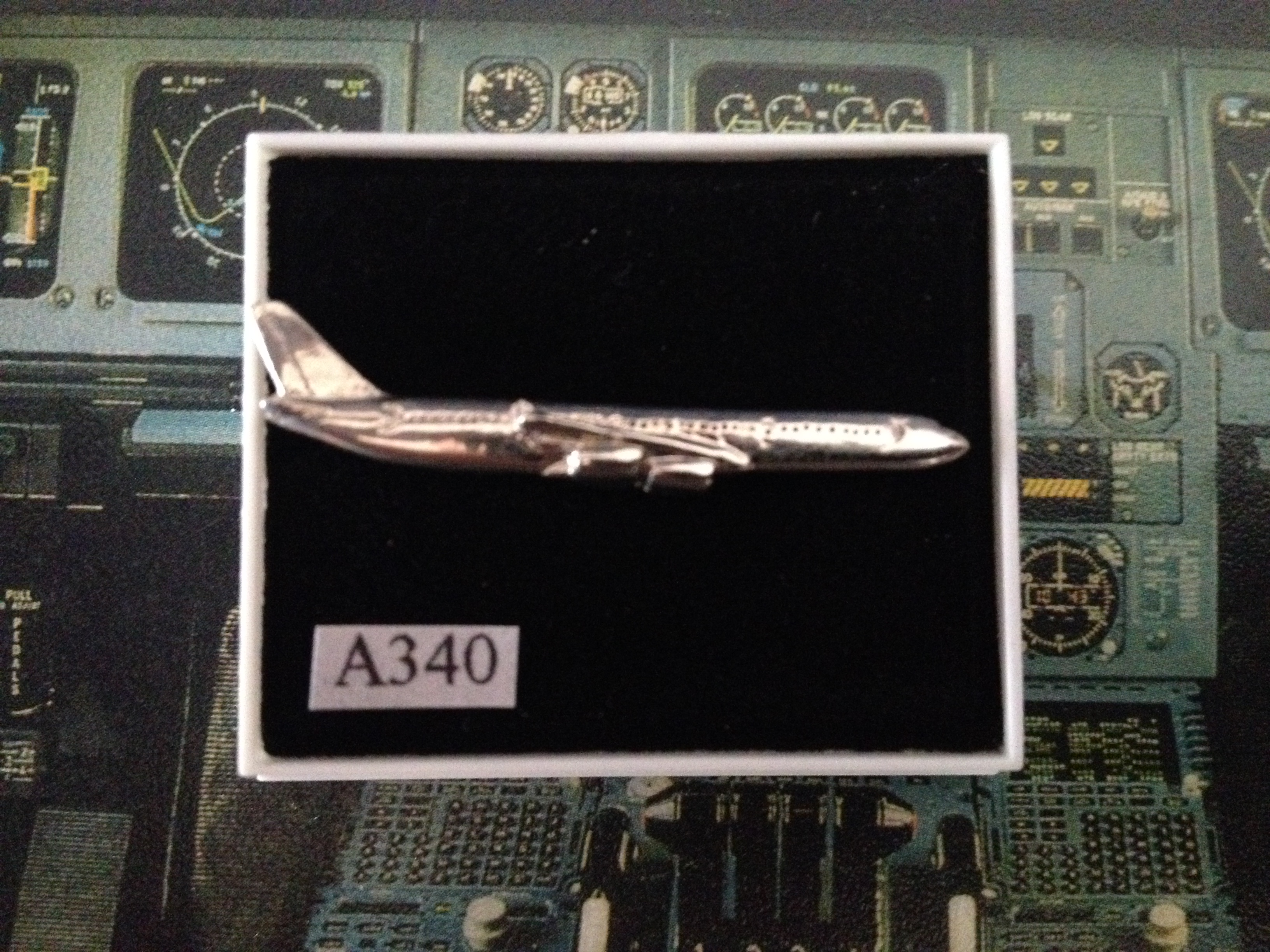 Значок самолет Airbus A 340