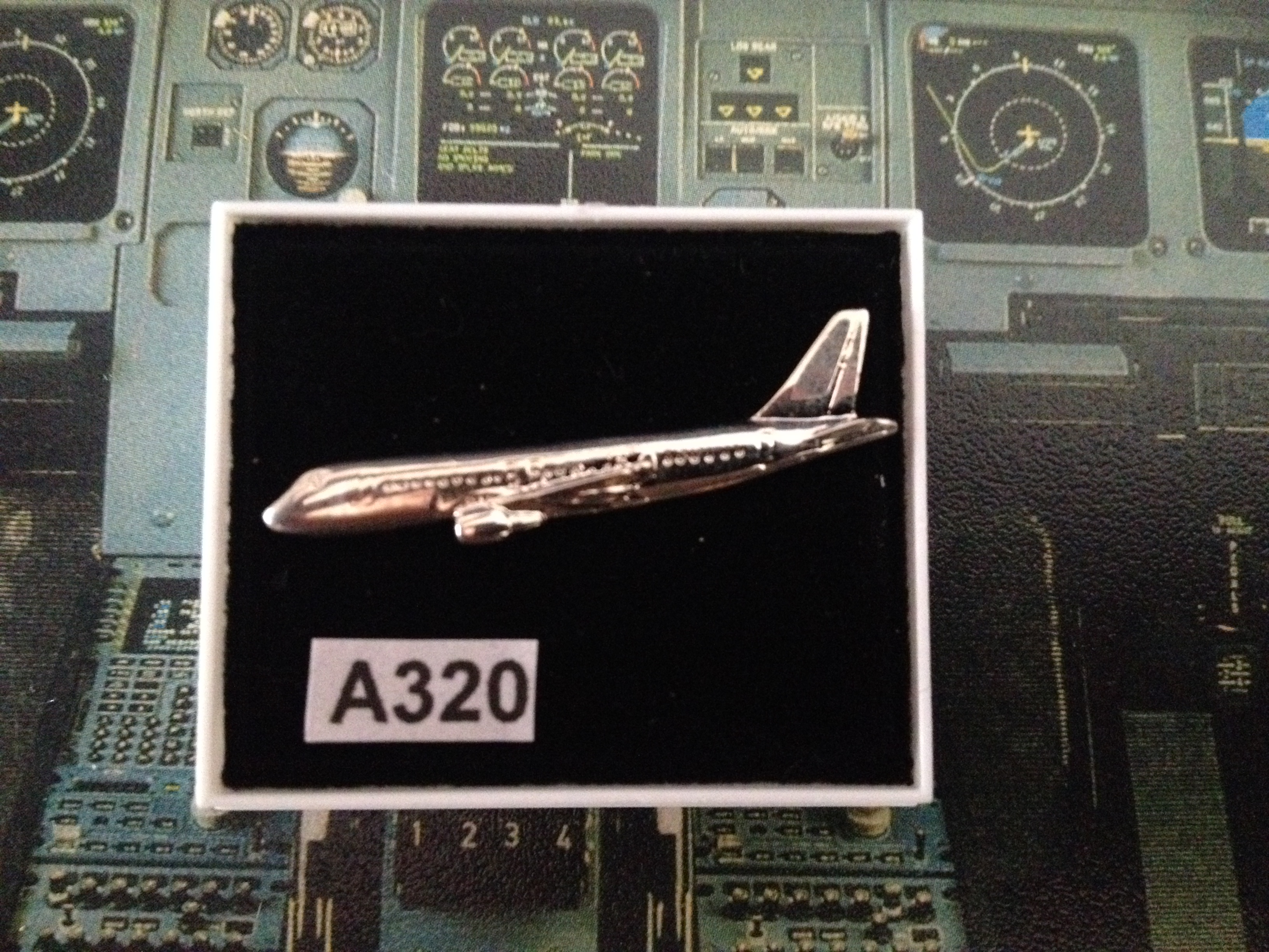 Значок самолет Airbus A 320